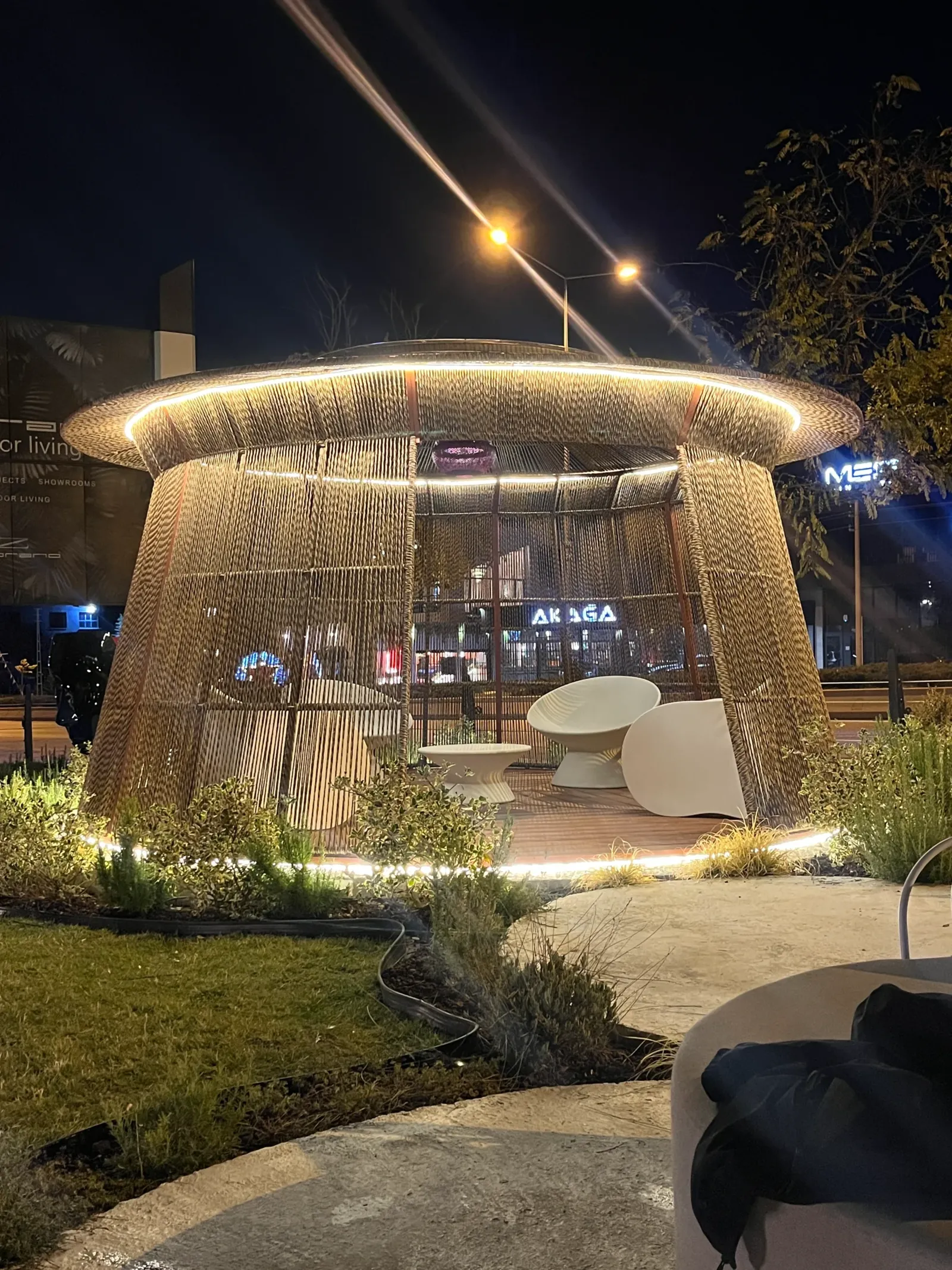 Gazebo · в обстановка